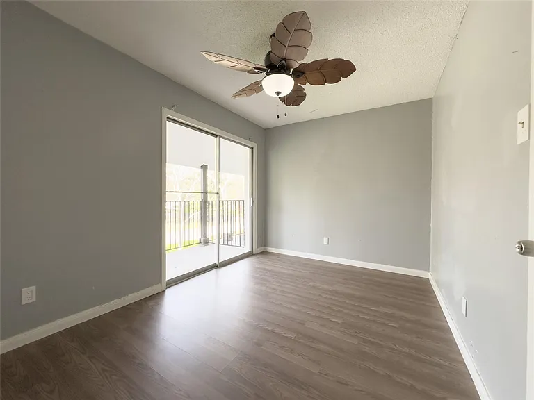 122 N Iowa Ave #4 — Photo 8