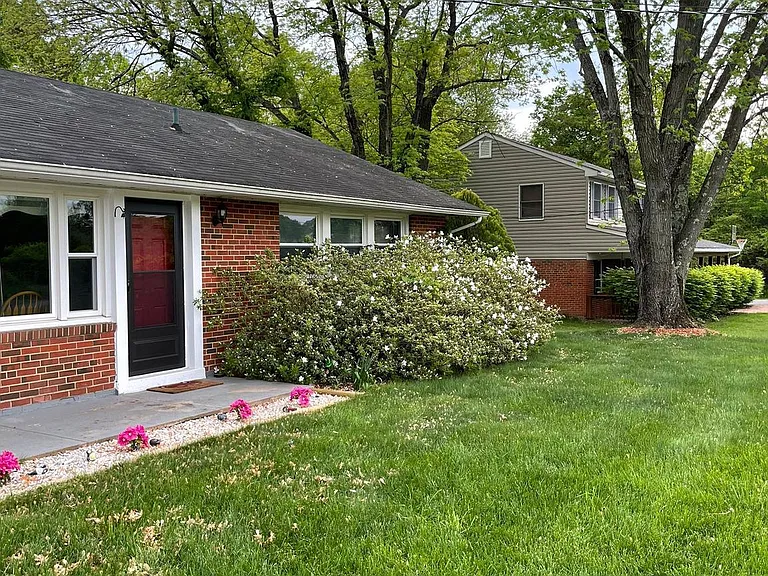 13209 Thornton Dr — Photo 2
