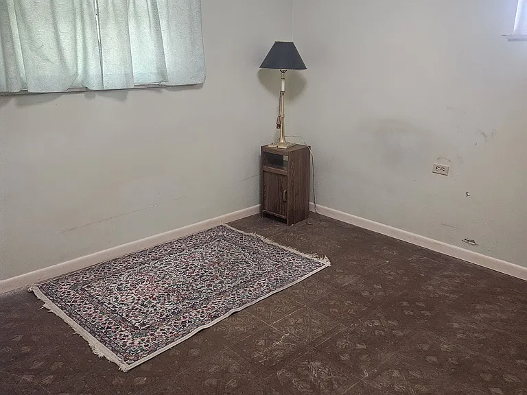 5240 Drury Ln — Photo 10