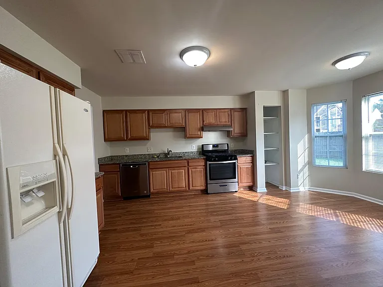3205 Chicory Ct — Photo 5