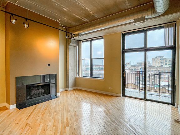 2nd image of 1635 W Belmont Ave APT 609