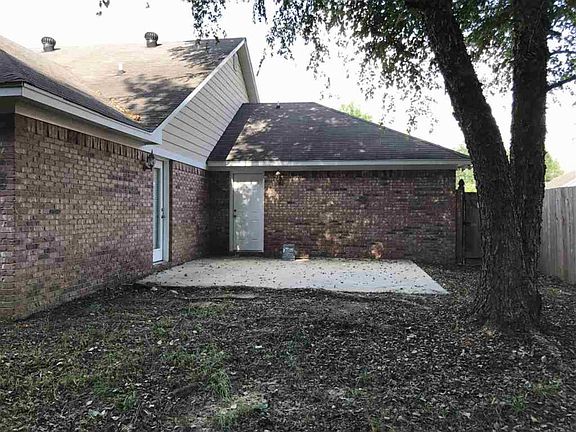 5th image of 124 Basswood Cir