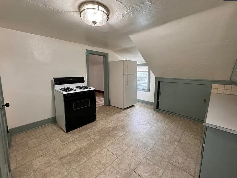 1527 Indiana Ave — Photo 3