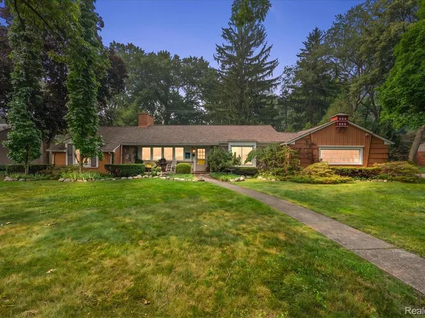 4170 Sandy Ln, Bloomfield Hills, MI 48301