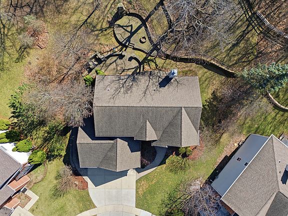 4th image of 715 Blue Ridge Dr