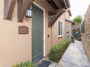19537 Laroda Ln, Santa Clarita, CA