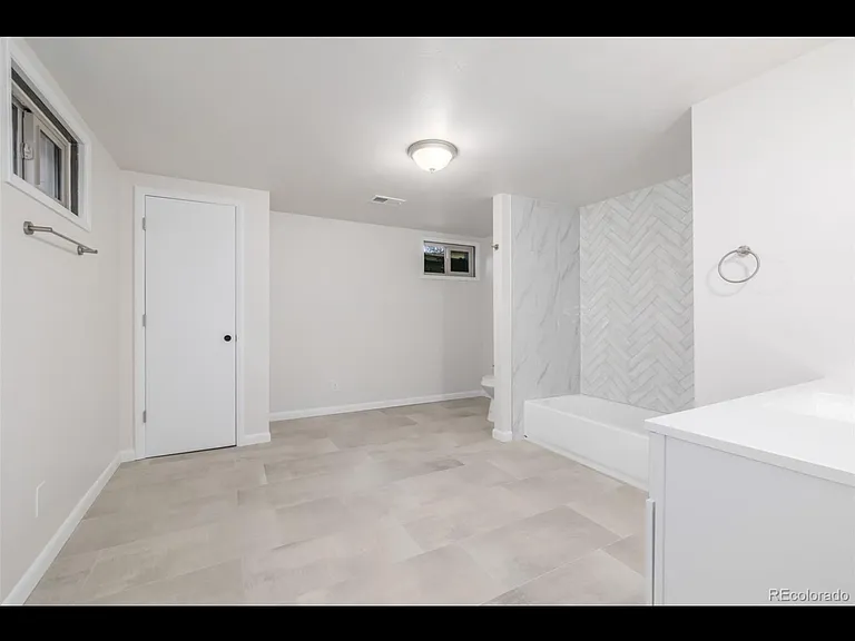 2732 S Grove St — Photo 20