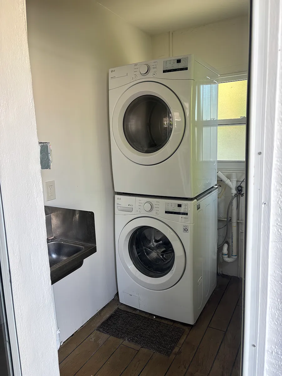 Laundry Facility with unlimited use included - 1407 Sunset Dr #A