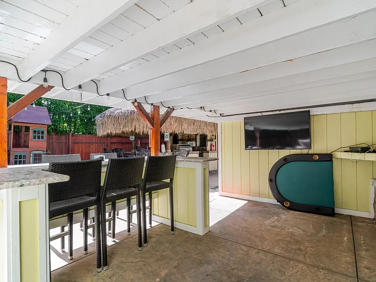 660 Woodbury Rd — Photo 32