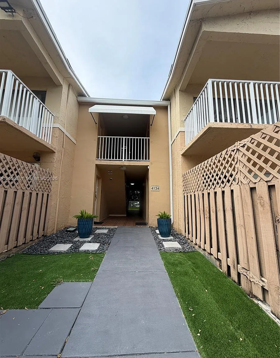 4134 NW 79th Ave — Photo 3