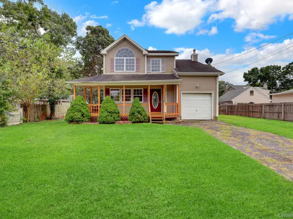 52 Arpage Dr E, Shirley, NY 11967