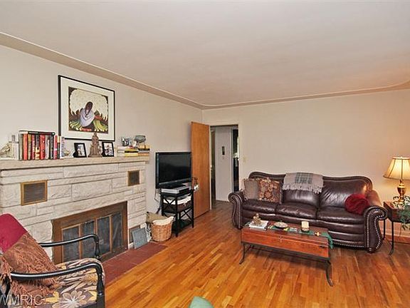 2nd image of 211 Dunham Dr