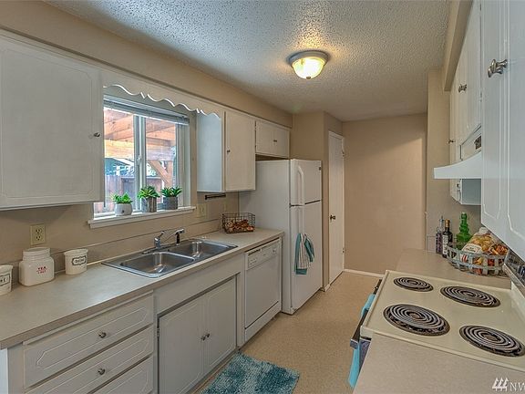 5th image of 6000 E Sarazen St SE