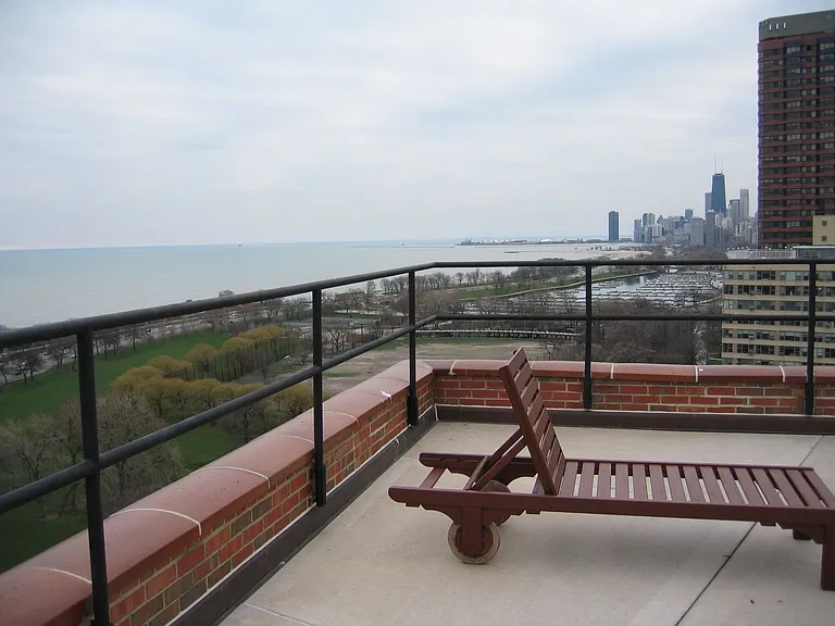 N Lake Shore Dr — Photo 6