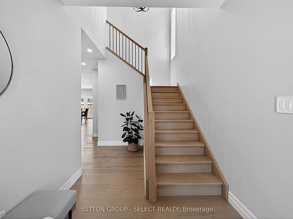 4th image of 3924 Campbell St N