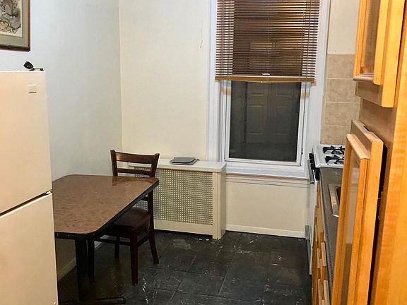 2nd image of 3042 Brighton 14th St