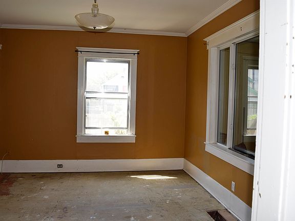 5th image of 9551 106a Ave NW