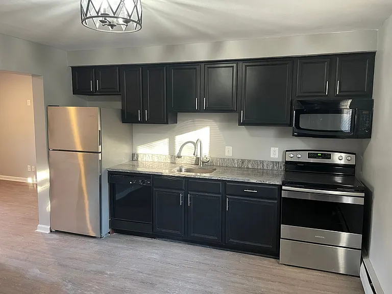649 Maple Rd — Photo 2