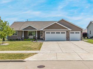 1941 Bear Paw Trl, Kaukauna, WI 54130