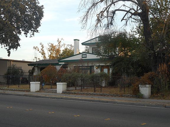 4th image of 614 W Yosemite Ave