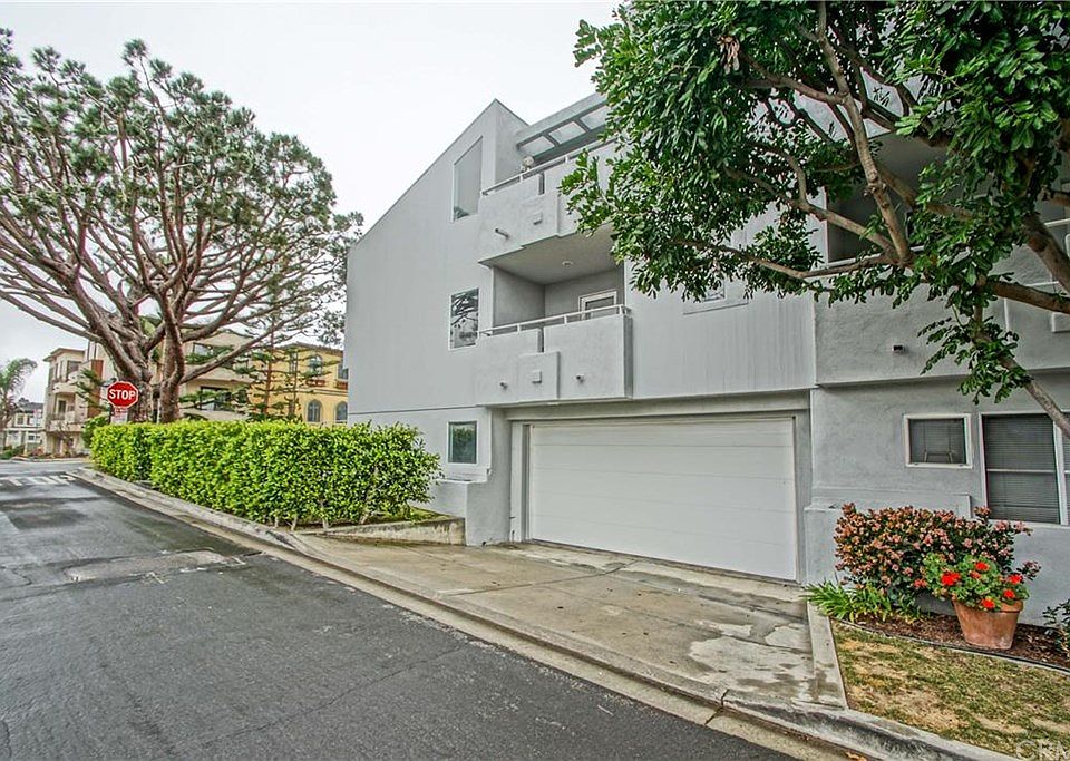 1st image of 453 Marine Ave #A