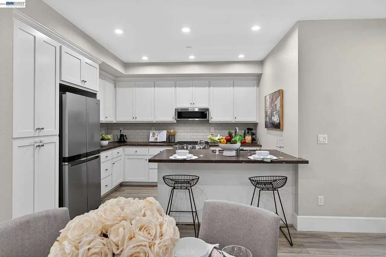 3 bed, $1,400 — Photo 4