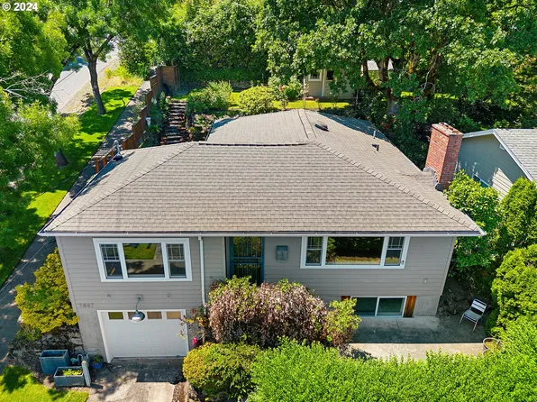 7447 S Corbett Ave, Portland, OR 97219