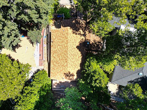 3rd image of 23807 Wildwood Ln