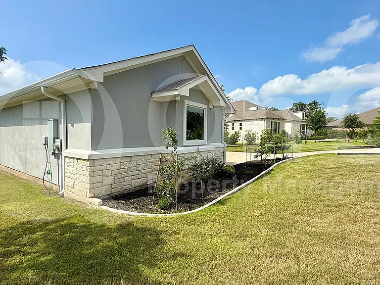 111 Tylee Cir — Photo 32