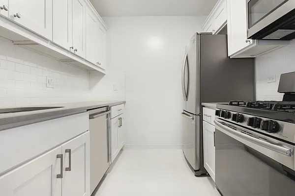 Rented by Avenues Real Estate | media 22
