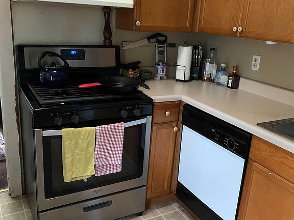 2nd image of 709 E 45th St