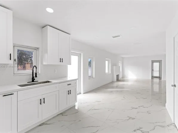 1994 NW 47th Ter, Miami, FL 33142