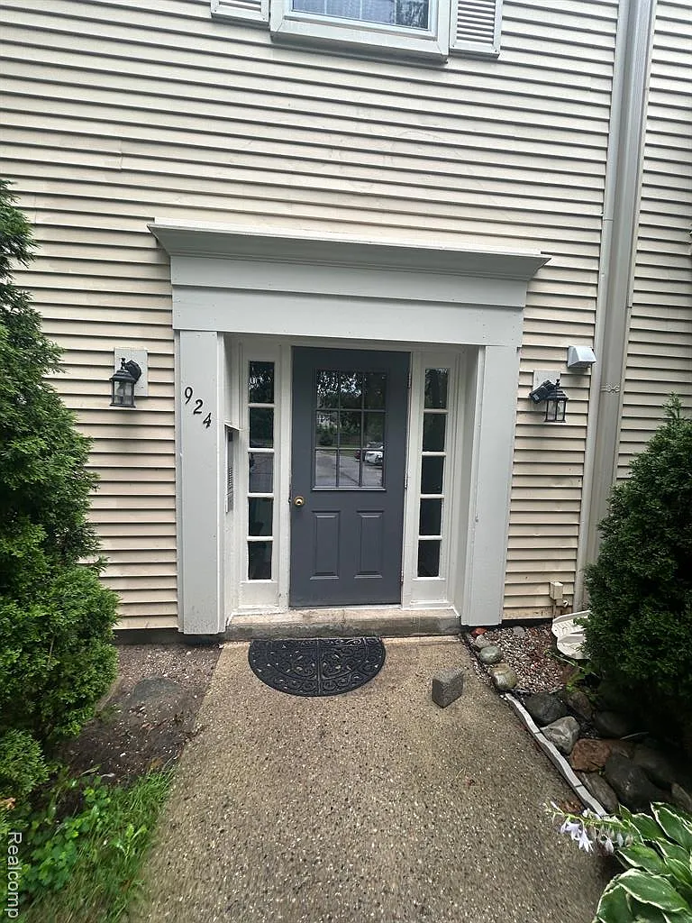 2 bed, 1.0 bath, 857 sqft, $1,100 — Photo 3