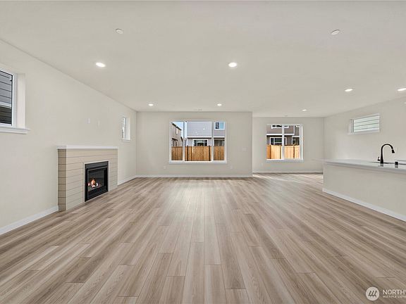 5th image of 13924 178th Street E