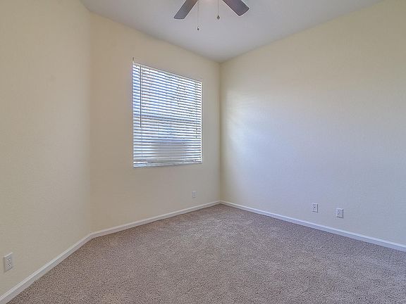 4th image of 712 NW Stanford Ln