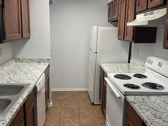 4th image of 600 Grand Ave APT 106