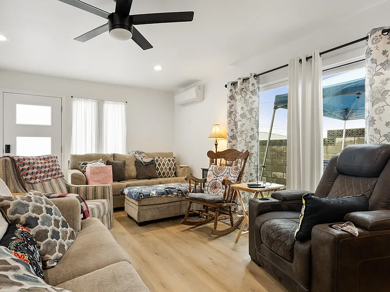 1422 N San Antonio Ave #B — Photo 7