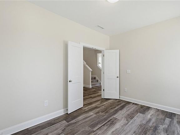 4th image of 3989 Keystone Rd