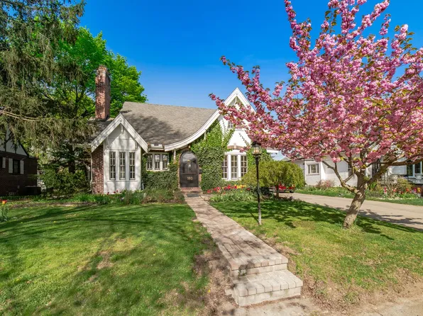 160 Cherokee Rd, Pontiac, MI 48341