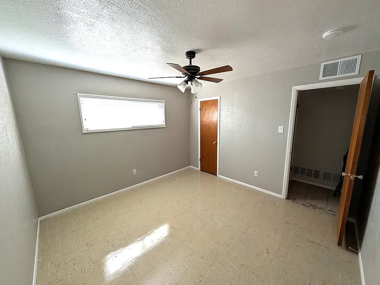 10204 Candelaria Rd NE — Photo 7
