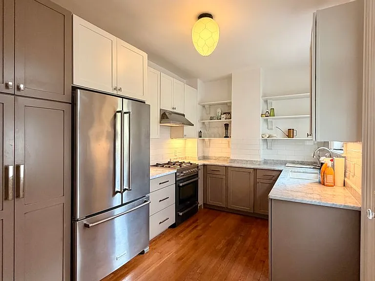 2525 Jane St — Photo 2