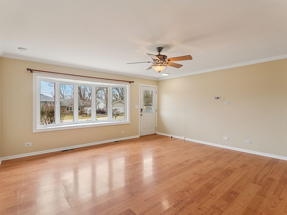 1903 Hazelwood Dr, Lindenhurst, IL 60046 | Zillow