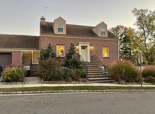 1 Harding Pl #2, Glen Head, NY 11545