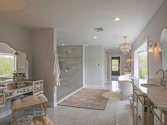 Master Wing - Bathroom