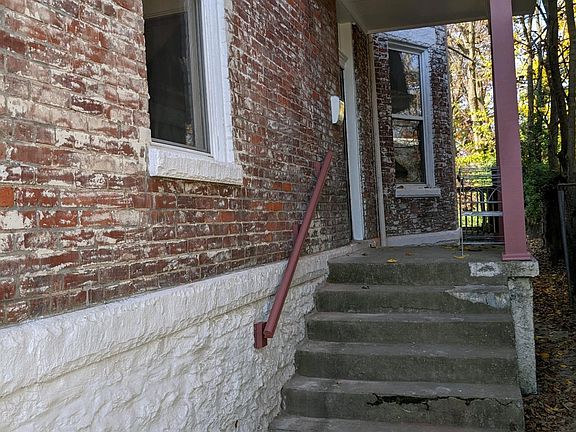 2nd image of 2621 Hemlock St
