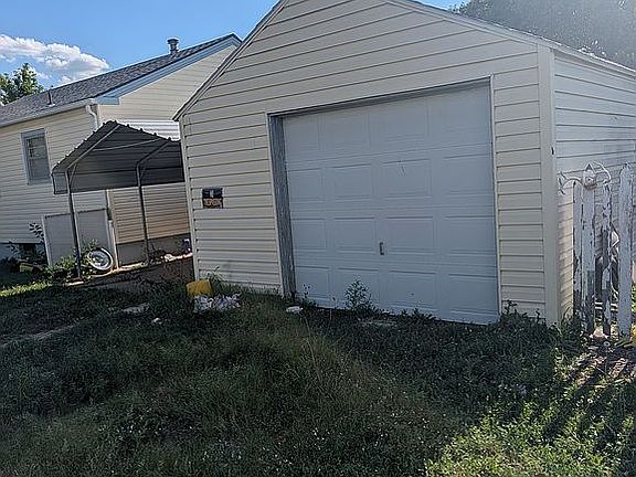 3rd image of 520 E 11th St