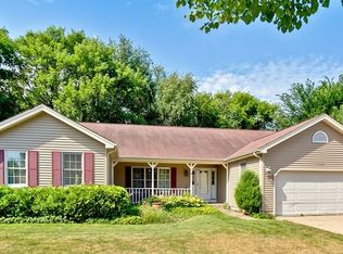 1130 Prairie Dr, Algonquin, IL 60102