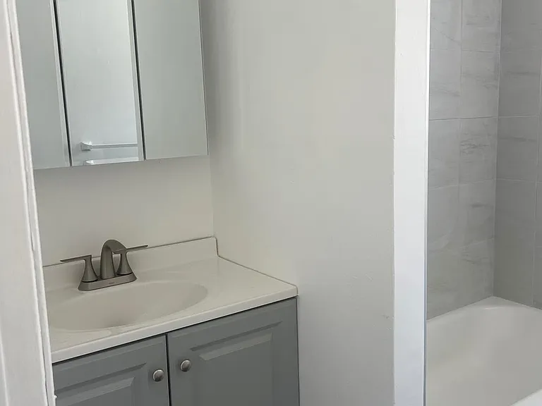 521 Corinthian Ave — Photo 5