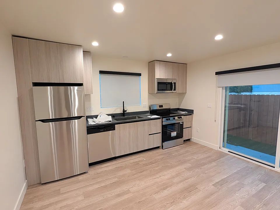 7810 Flight Ave #3/4