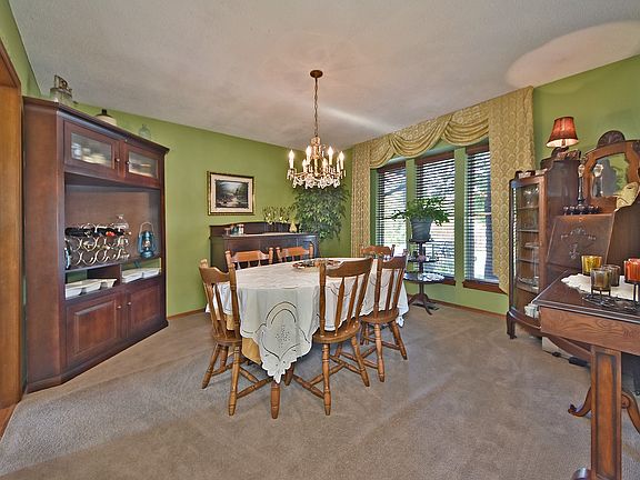 4th image of 1425 Pine Oak Dr